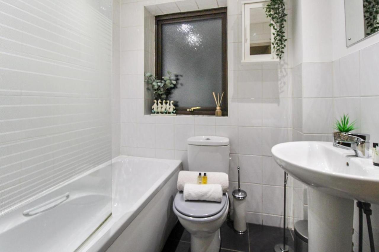 Comfortable 2 Bedroom House With Free Parking Nottingham Exterior photo